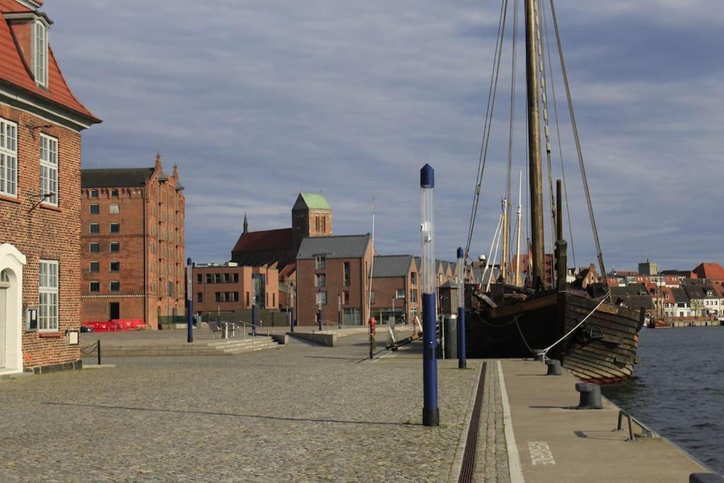 Dock 07 - Modernes 4 Sterne-Ferienapartment Direkt Am Hafen Wißmar Eksteriør bilde